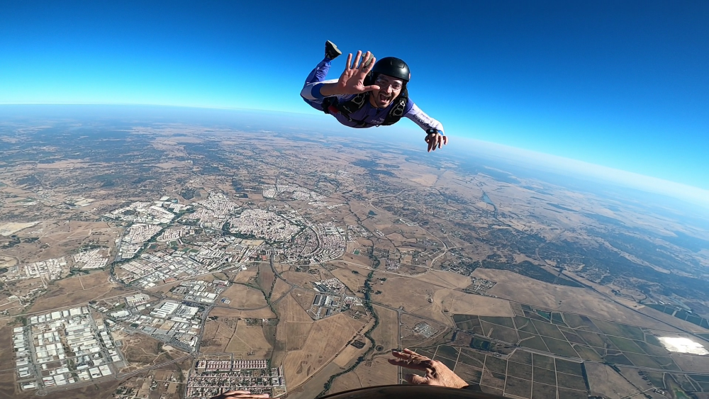 You are currently viewing Is Skydiving Scary? The Brutally Honest Truth (From a Skydiver)